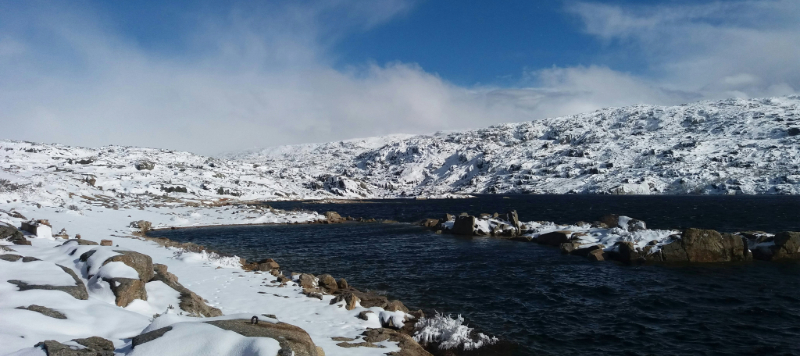 serra da estrela com neve em portugal